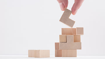 gewinkelte Holzbausteine