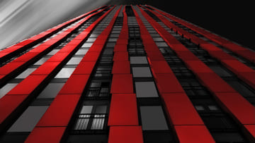 Hochhaus mit roter Fassade